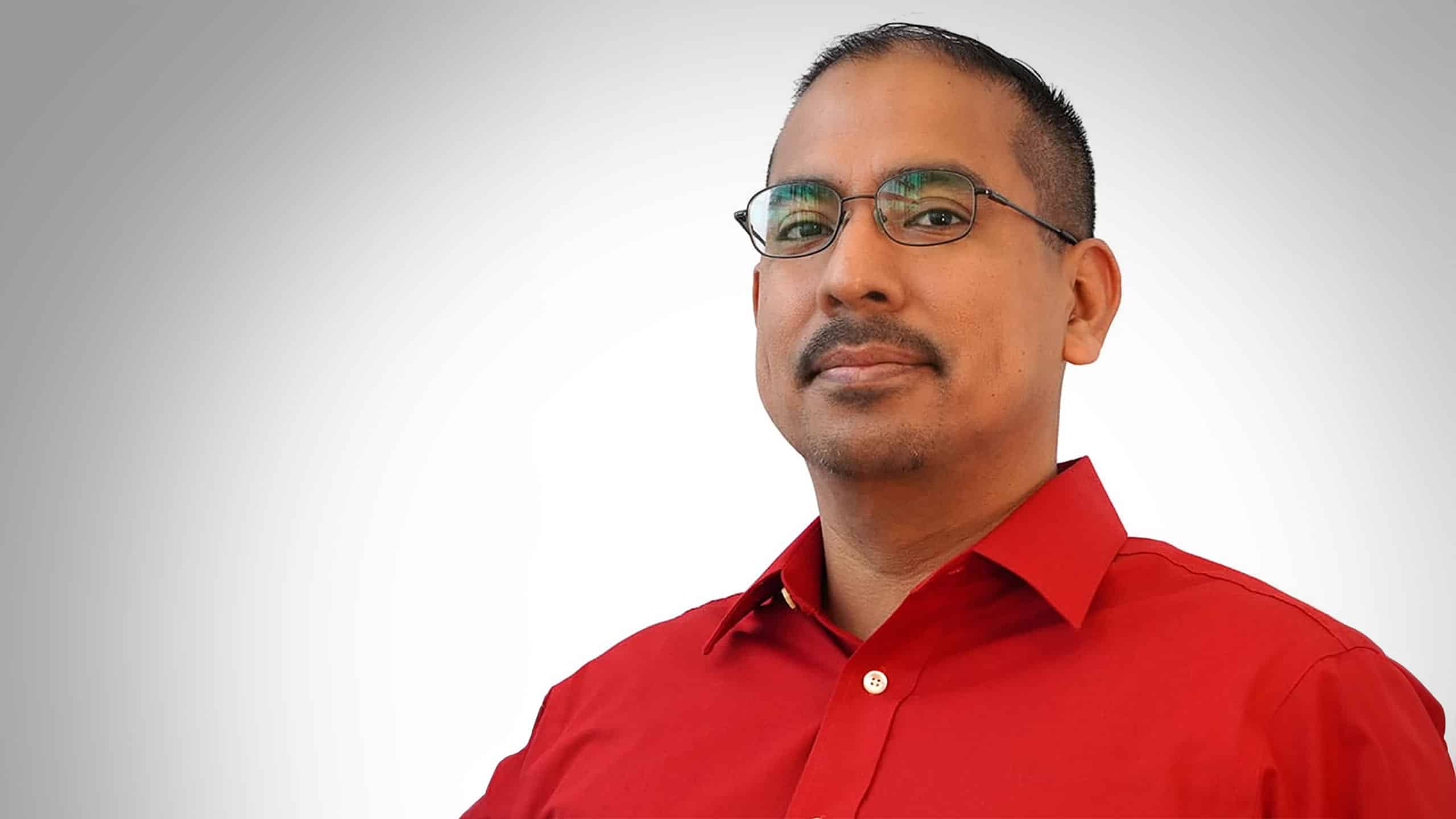 A headshot of Edgar Lobaton standing in front of a white background.